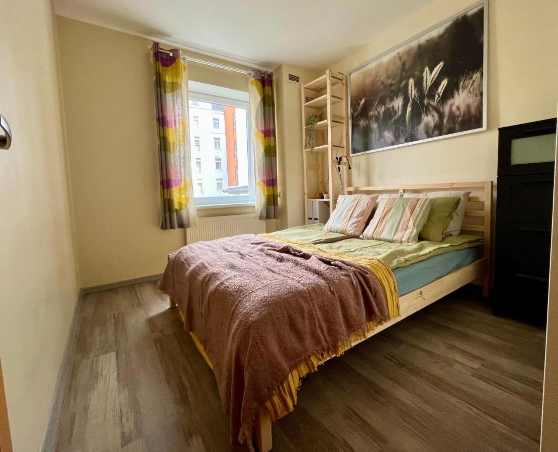 Cozy Vibes Like Home It Is Quiet Apartment With Three Bedrooms Riga Kültér fotó