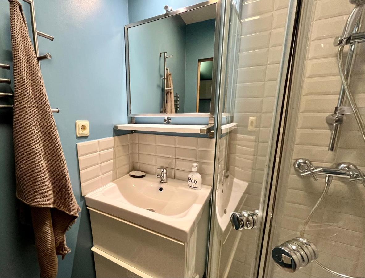 Cozy Vibes Like Home It Is Quiet Apartment With Three Bedrooms Riga Kültér fotó