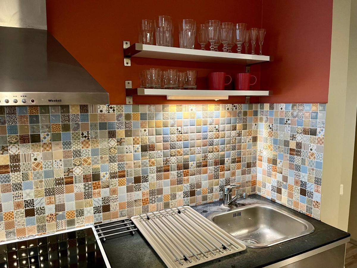 Cozy Vibes Like Home It Is Quiet Apartment With Three Bedrooms Riga Kültér fotó